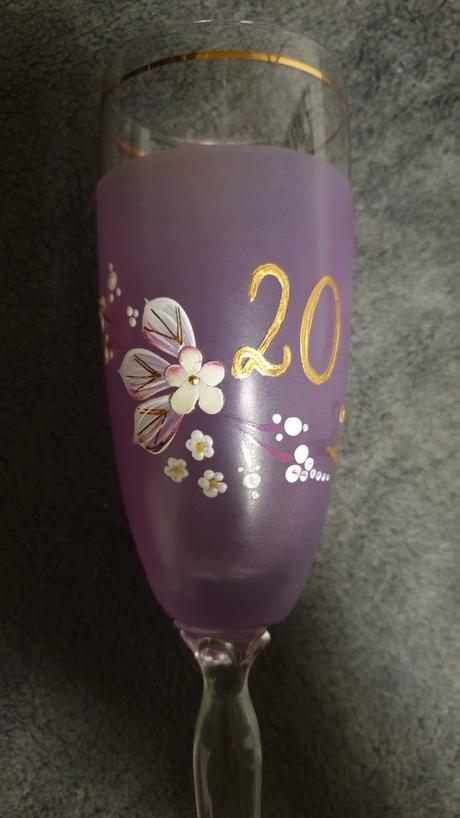 Ručne maľovaný pohár,