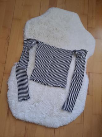Pruhované tricko off shoulder na ramená, xs