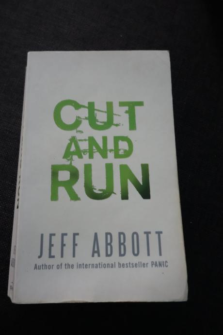 Kniha písaná po anglicky - cut and run, 