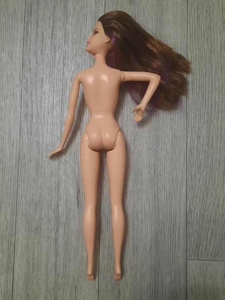 Barbie bruneta s fialovým melírom,