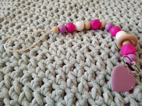 Šnúrka na cumlík, silikónove gorale,drevo, 