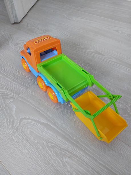 Smetiarske auto s velkokapacitnym kontajnerom,