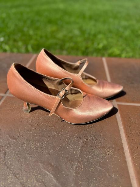 Tanečné topánky, 38