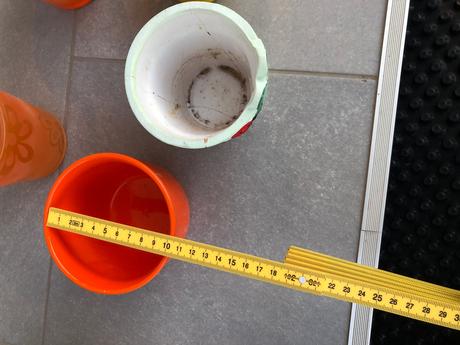 Male keramicke kvetinače,