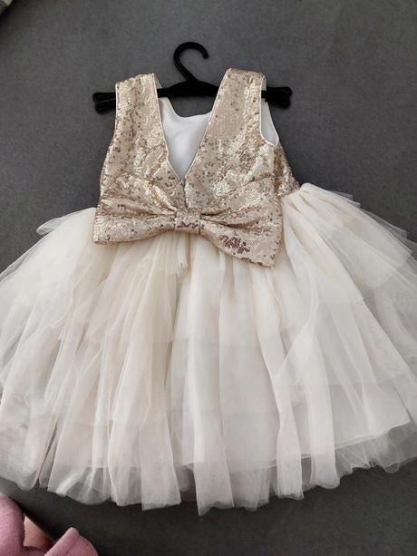 Sviatocné saty, 104