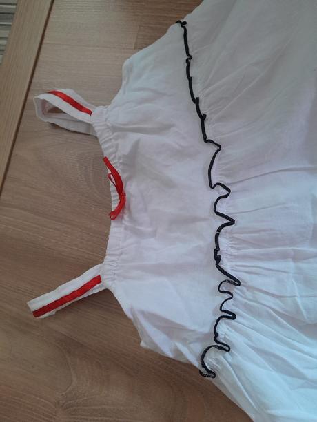 Predá detské šaty, 92