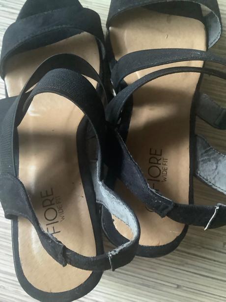 Sandalky, 38