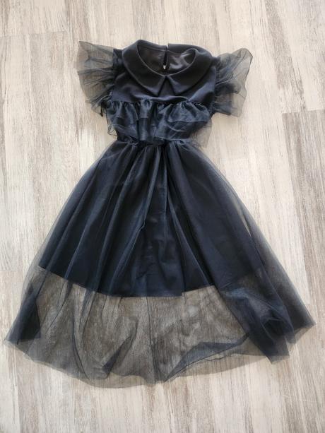 Zaujímavé šaty, 128