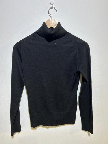 Čierny rolák z vintage merino vlny, s