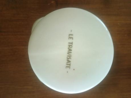 Porcelánová doza,