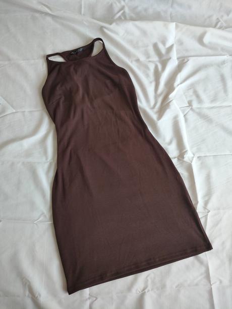 Minišaty s odhaleným chrbtom "b", l