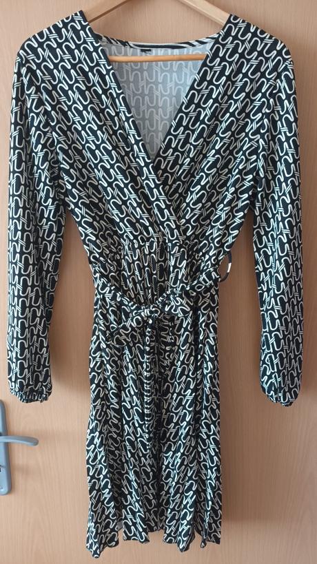 Saty s dlhym rukavom a opaskom, m