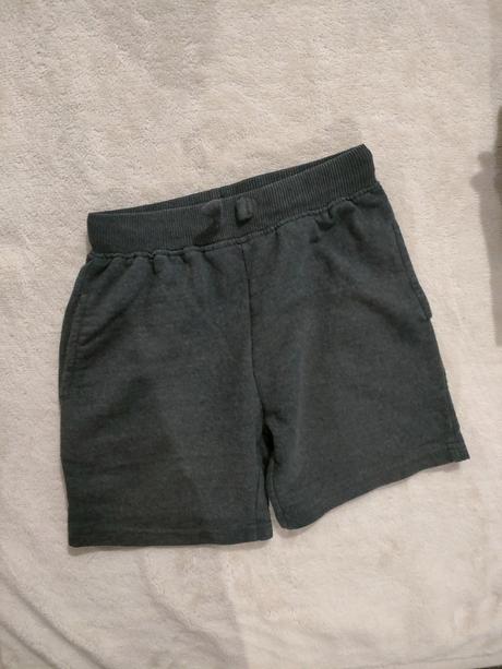 Šortky, 128