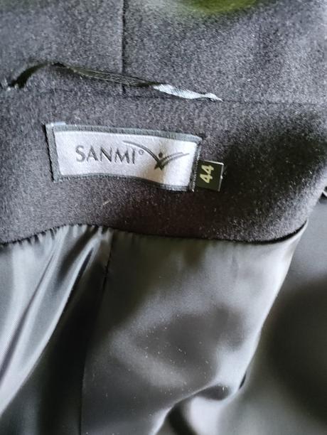 Čierny kabát nový, 44