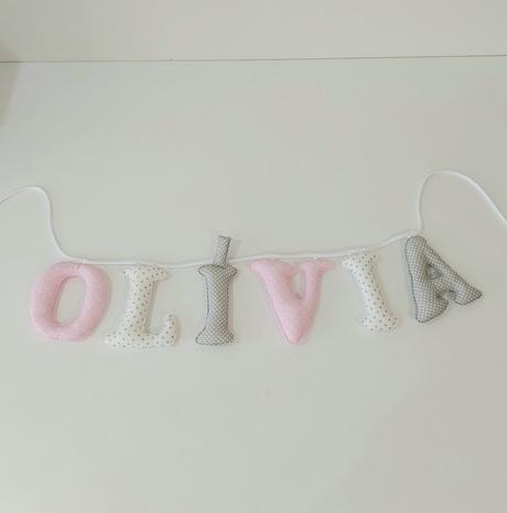 Písmenká z látky.,