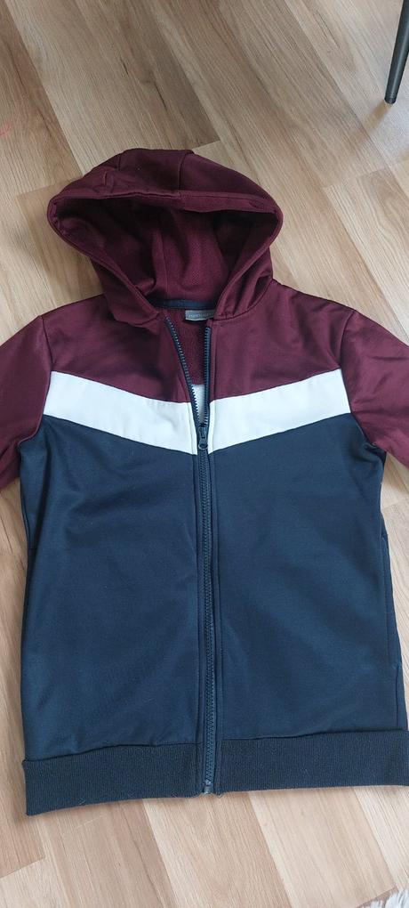 Mikina s kapucňou, 146