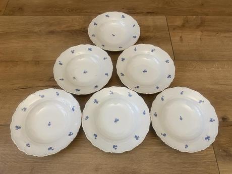 Hlboké taniere s kvetinovým vzorom, 