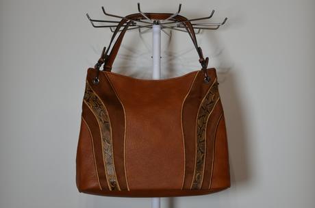 Bledohnedá kabelka, 