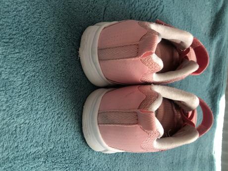 Ľahučké tenisky, 27