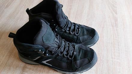 Vysoké tenisky č. 44, 44