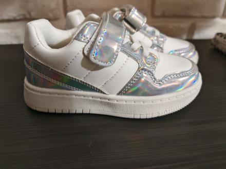 Bielunke tenisky 25/26 krasne, 25