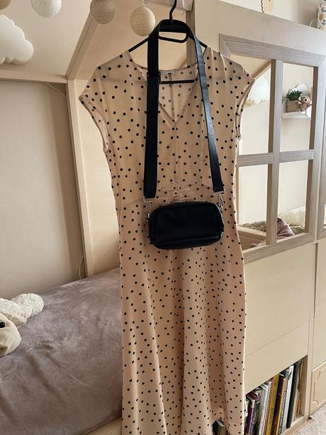 Bodkované šaty, 38