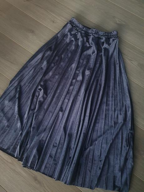 Zamatova sukna la mademoiselle,