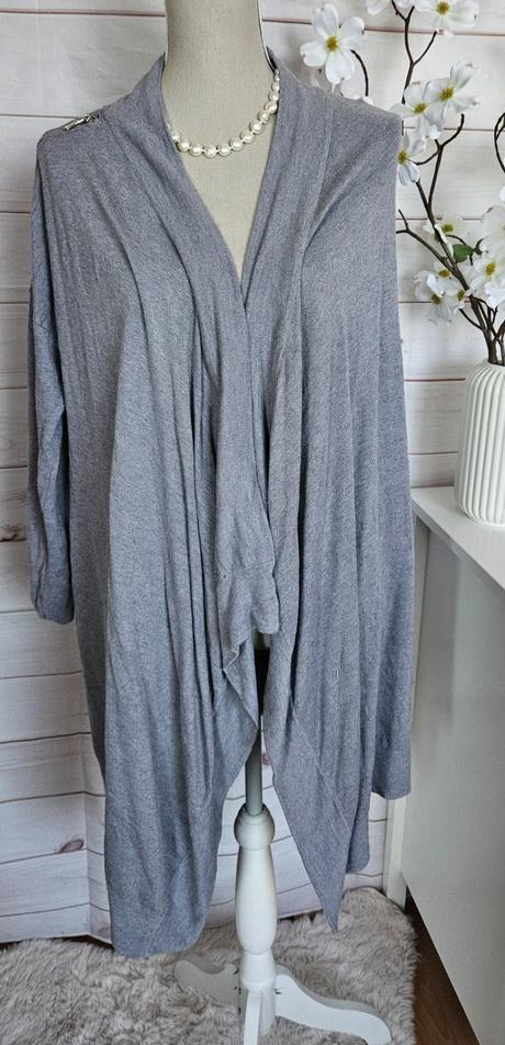 Pekný šedý kardigan, 