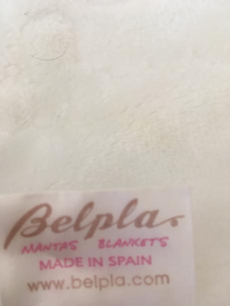 Deka belpla na zimu,