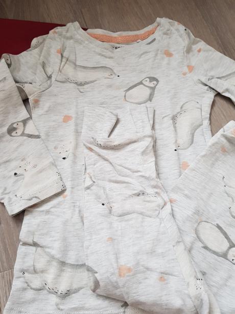 Pyzamka, reserved,86