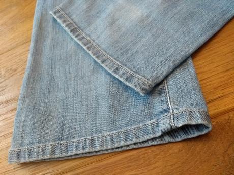 Svetlomodré dámske rifle, 34