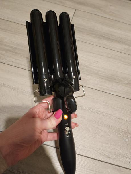 Čierny vlnkovač-trojkulma, 