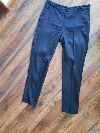 Tmavomodré nohavice, 36