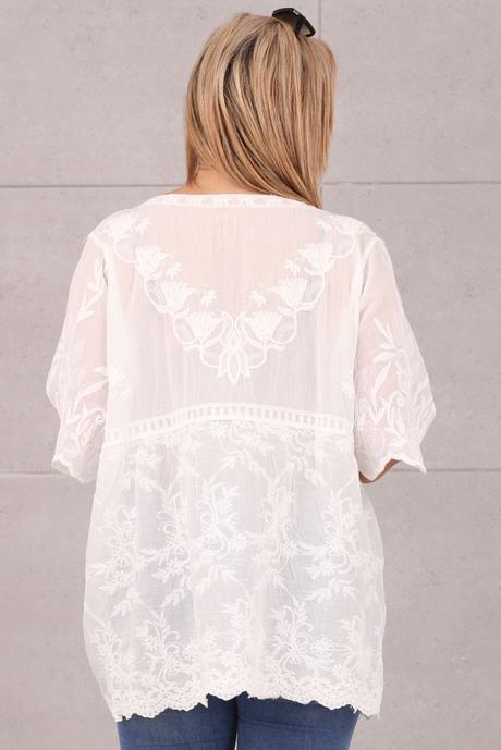 Biela boho blúzka s vyšívanými kvetmi, 46