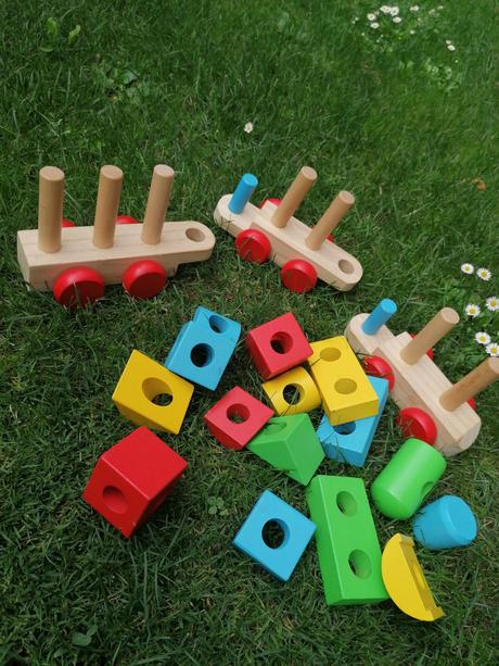 Drevený vláčik s nastrkovacimi kockami, 