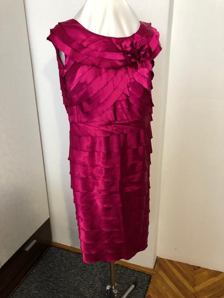 Sviatočné šaty, 42