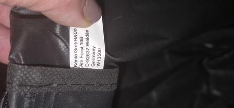 Čiernosivý batoh a ľadvinka, 