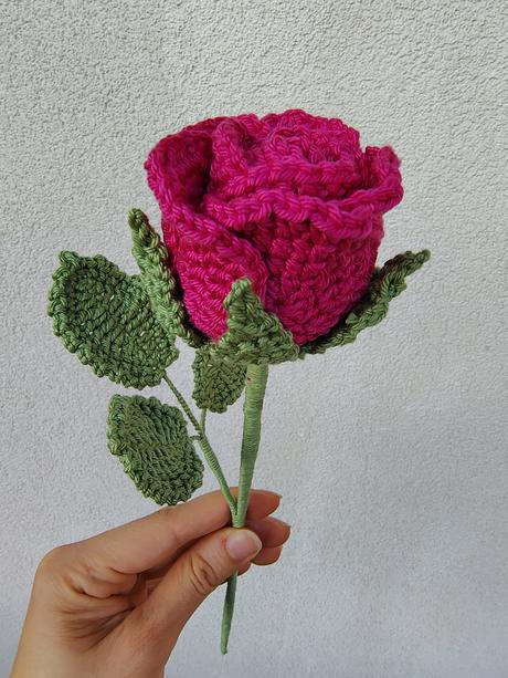 Háčkovaná ruža tmavo ruzova, 