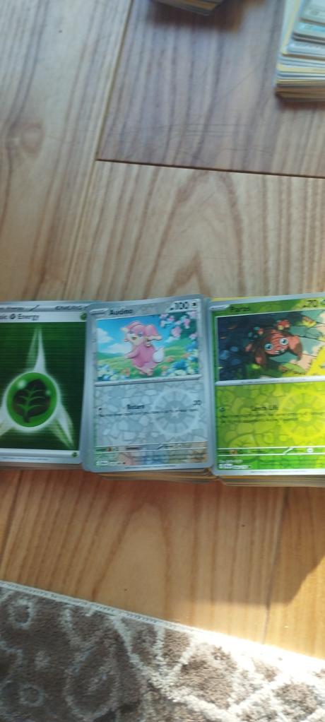 Pokémon karty 320 ks, 