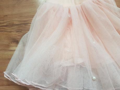 Krásna nariasená sukňa s perličkami, 98