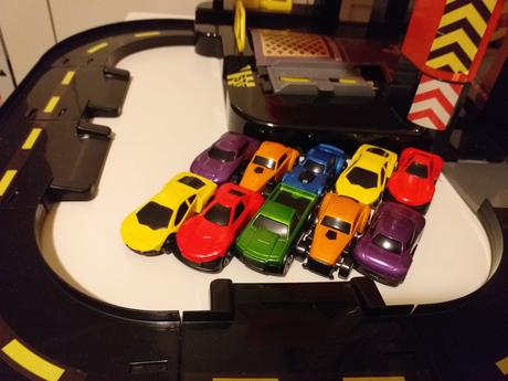 Mega garáž + 10 áut,