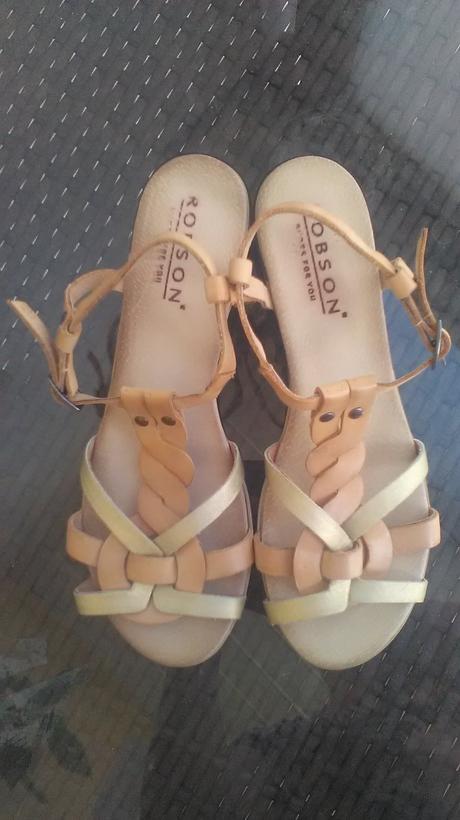 Celokožené sandálky, 39