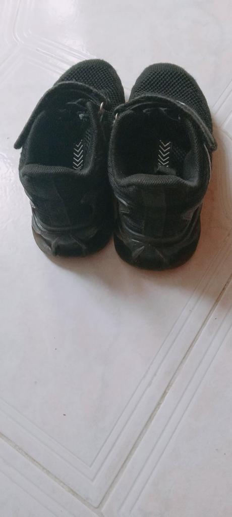 Svietiace tenisky, 29