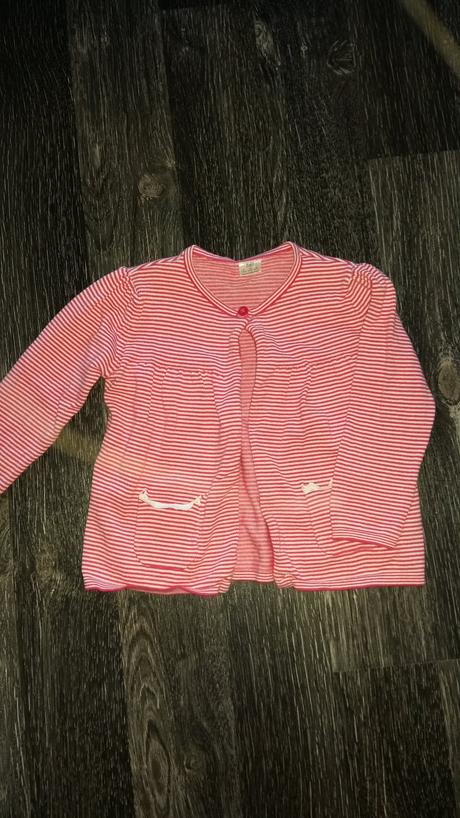 Predám dievčenský svetrík veľ. 18-24, f&f,80