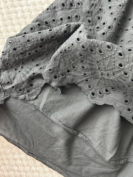 Čipkované šaty, 