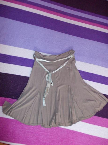 Krémová suknička, s