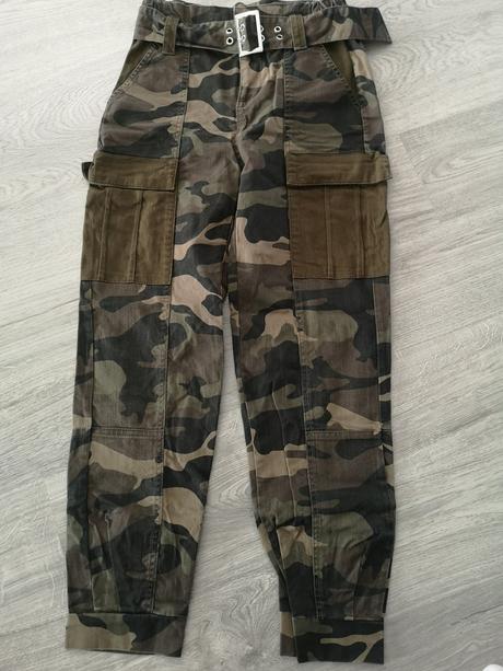 Maskacove kapsacove nohavice, bershka,34