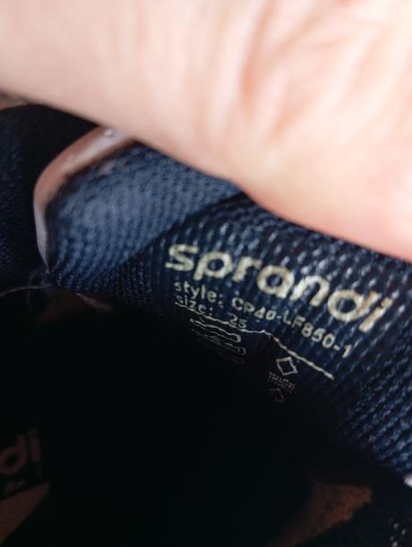 Darujem topánky na donosenie za postovne, 25