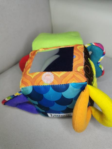 Lamaze závesná hračka kocka, 