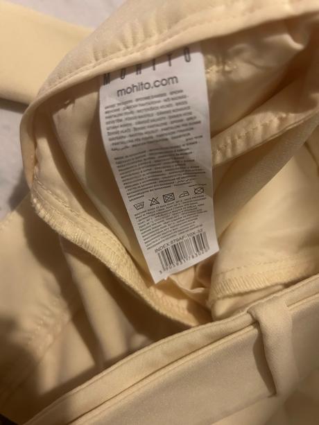 Kostým bledožltý, mohito,32